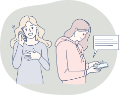 電話やメールで問い合わせしている女性