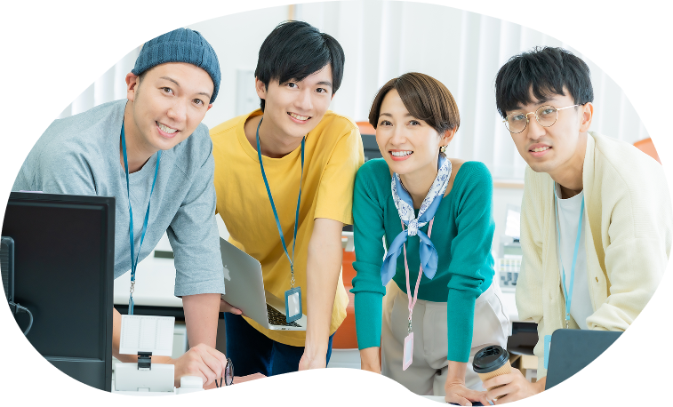 女性と男性が並んでいる