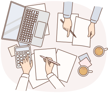 机の上にパソコンと書類が乗っている