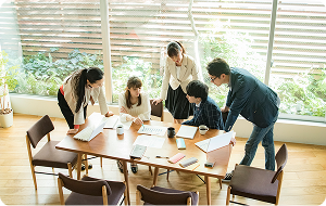 大勢で集まっている