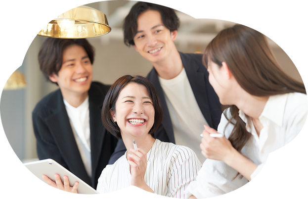 女性と男性が話している